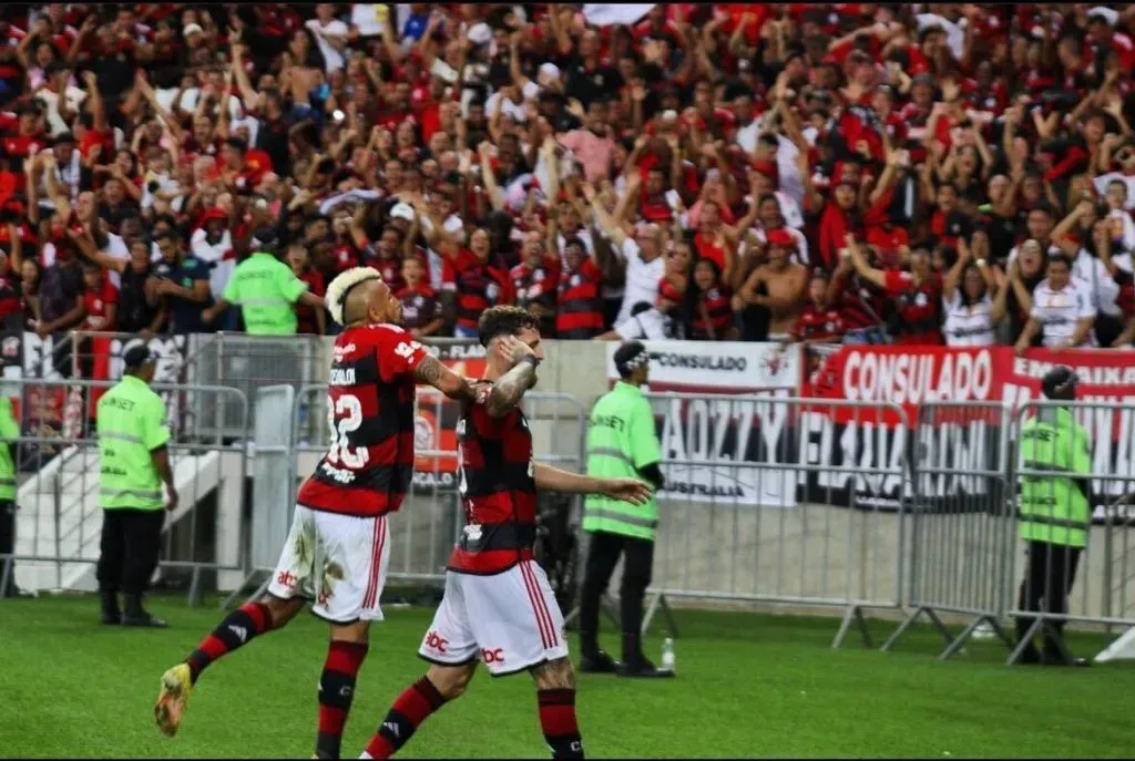Vidal celebra en el gol del Flamengo. Foto: Brasileirao.