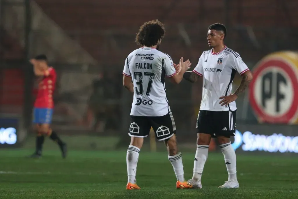 Alan Saldivia y Maximiliano Falcón. Los dos serán titulares en la visita de Colo Colo a Monagas de Venezuela por la Copa Libertadores. (Jonnathan Oyarzun/Photosport).