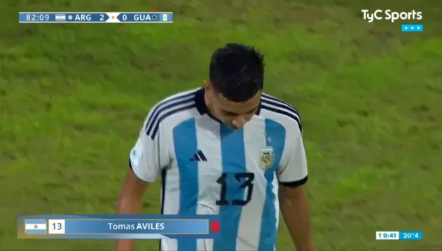 Tomás Avilés sale expulsado del partido que Argentina le ganó a Guatemala en el Mundial Sub 20. (Captura TyC Sports).
