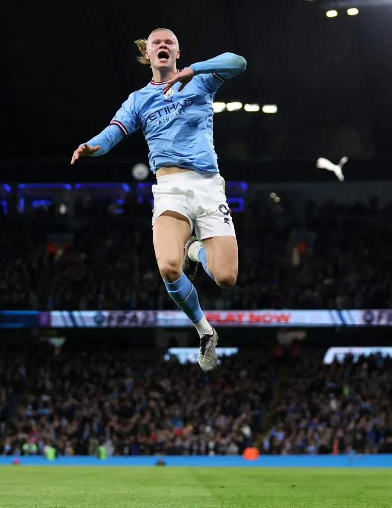 Erling Haaland piensa y llega a lo más alto: además de campeón de la Premier con el Manchester City, ahora es elegido mejor jugador joven y mejor jugador del año del torneo inglés | Getty Images