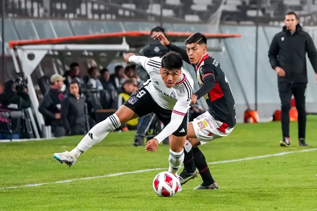 Damián Pizarro en acción ante Curicó Unido. (Foto: Guille Salazar/RedGol).