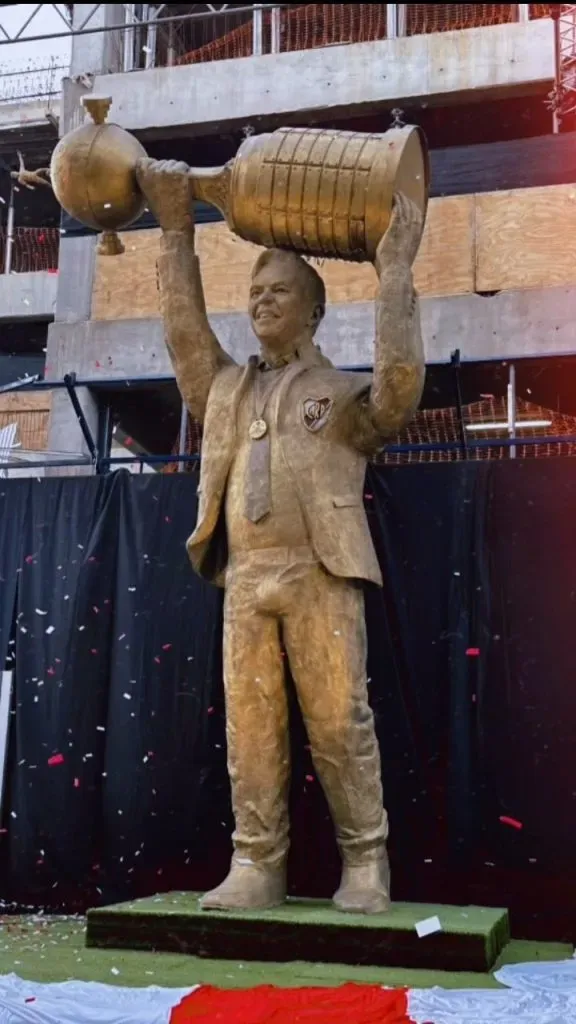 La estatua con que River Plate homenajeó a Marcelo Gallardo. | Foto: Archivo.