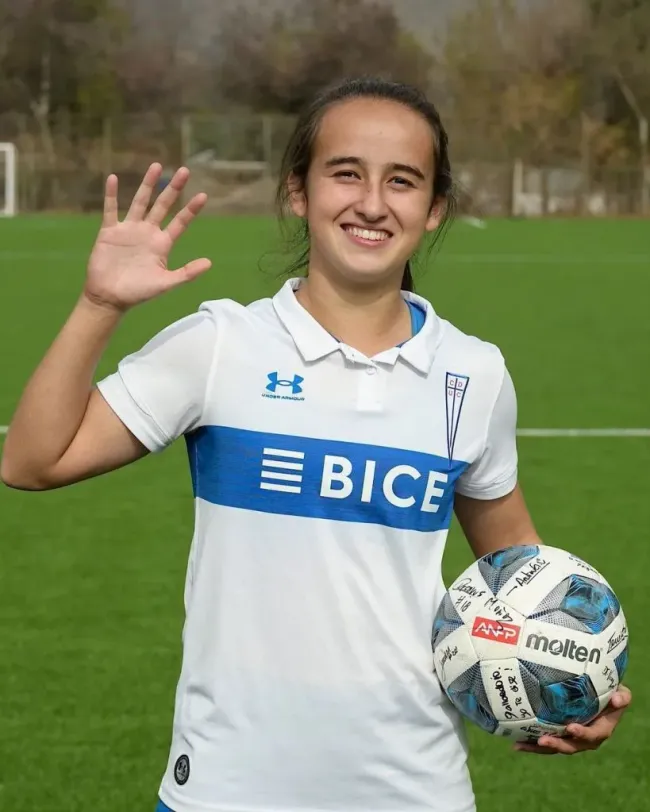 En Cruzados celebraron a su ‘Androide’, quien se llevó el balón tras anotar cinco goles. | Cruzadas Oficial