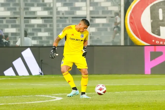 Brayan Cortés será titular en Colo Colo luego de seis partidos como suplente de Fernando de Paul. (Guille Salazar/RedGol).