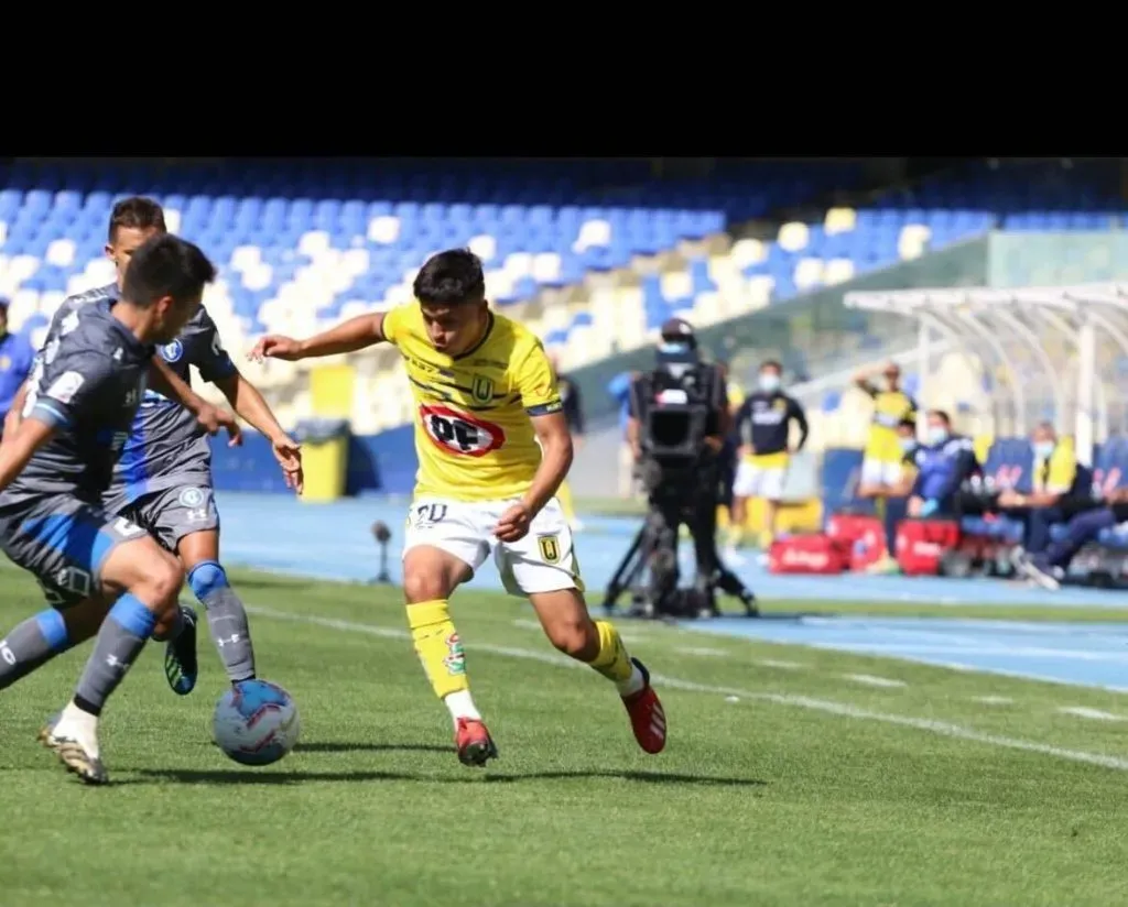 El argentino estuvo en 2020 y 2021 en Universidad de Concepción, donde disputó un duelo ante Universidad Católica, en el estadio Ester Roa Rebolledo.