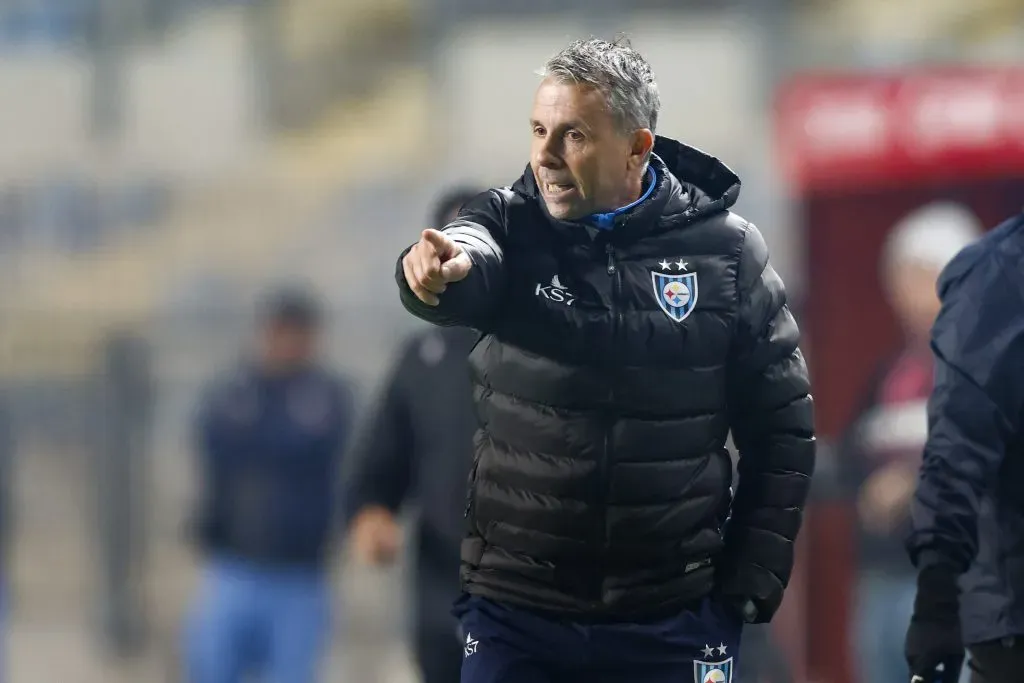 Gustavo Álvarez puede sacar a Huachipato campeón en su primer año (Felipe Zanca/Photosport).