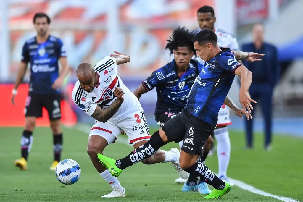 Pese a ser campeón de Copa y Recopa Sudamericana, titular indiscutido y líder del fútbol ecuatoriano junto a Independiente del Valle, Matías Fernández no fue considerado para la nómina de la selección chilena. Foto: Getty Images