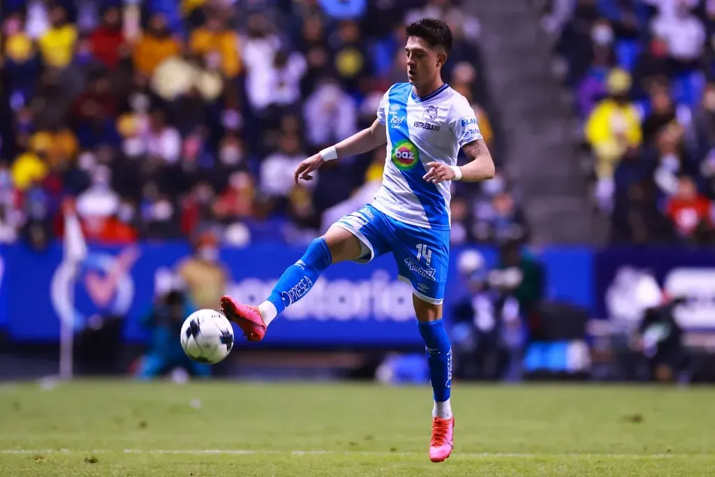 Pablo Parra en acción por el Puebla de México. (Héctor Vivas/Getty Images)