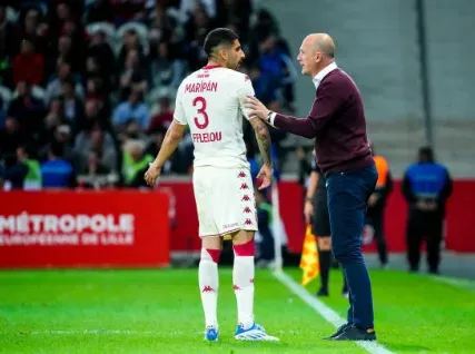 Guillermo Maripán conversa con su ex DT en el Mónaco.