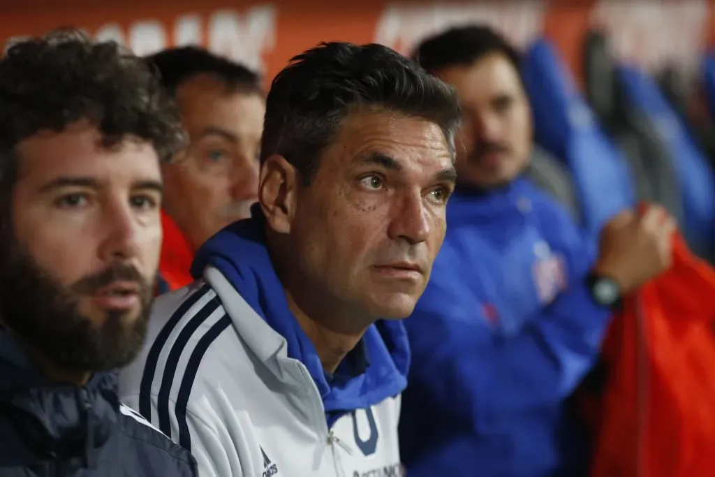 Mauricio Pellegrino traza líneas para el futuro de la U. Sabe que puede cerrar el mercado sin refuerzos. (Dragomir Yankovic/Photosport).