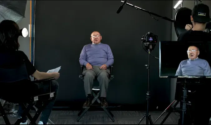 El comercial original de TNT Sports para el Clásico Universitario tenía a un grupo de adultos mayores llamando a a disfrutar del encuentro. Imagen: TNT Sports