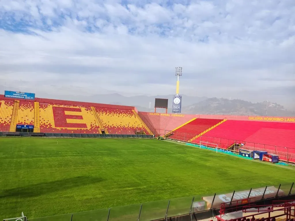 Así luce la cancha del estadio Santa Laura tras los trabajos de renovación de la cancha. Foto: RedGol