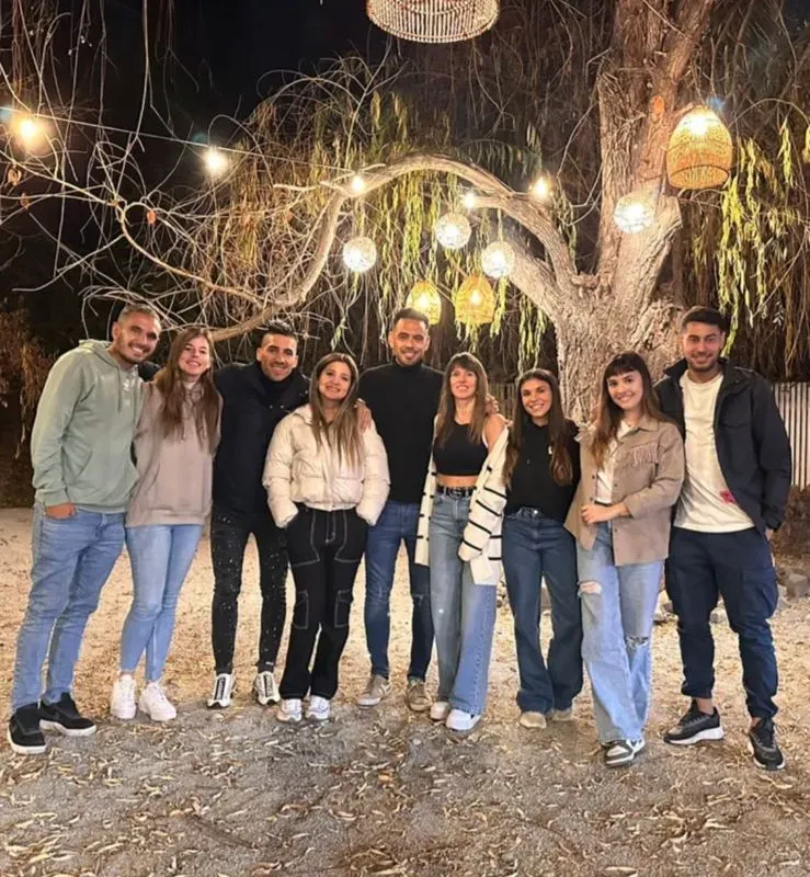 Los compañeros extranjeros de Universidad de Chile compartiendo un rato en familias. Foto: Instagram.