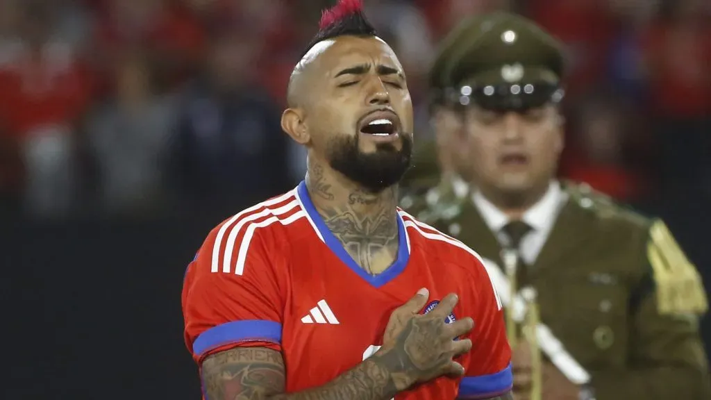 Arturo Vidal le dejó claro a la selección chilena que no piensa renunciar y quiere llegar al Mundial 2026 para cerrar su ciclo. Sin embargo, Eduardo Berizzo le dejó tarea. Foto: Photosport.