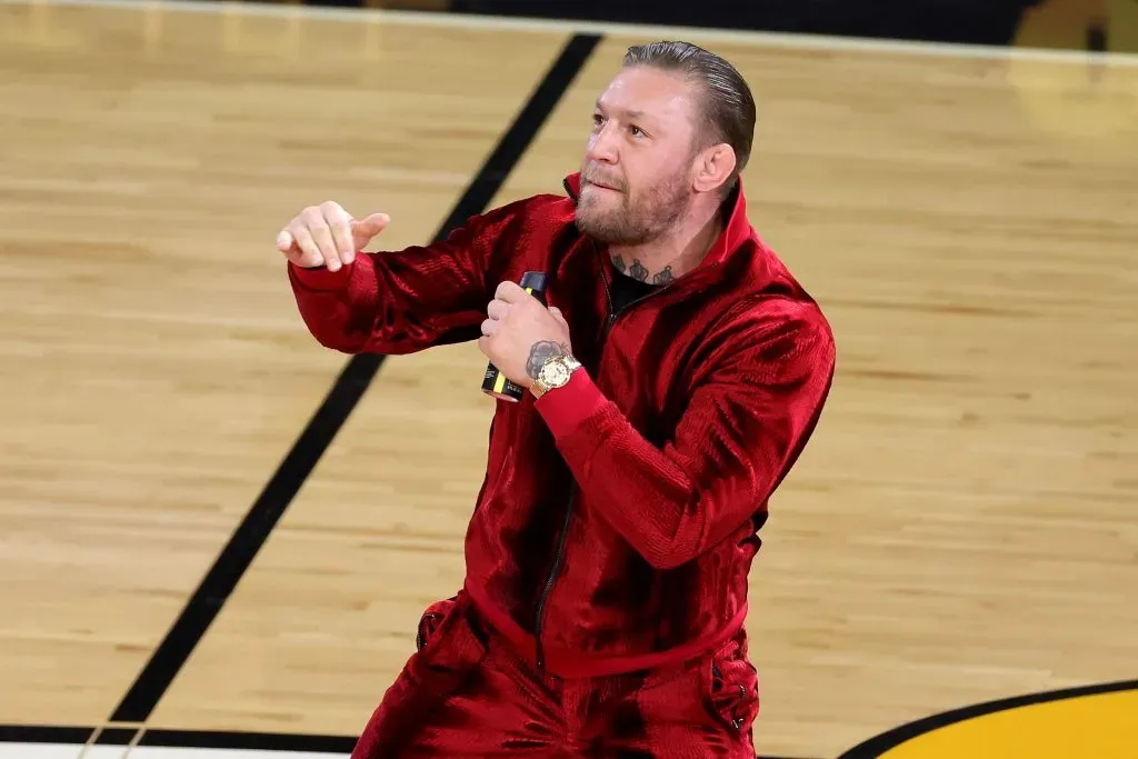 Conor McGregor tuvo una polémica visita a Miami Heat en la NBA. Foto: Getty Images