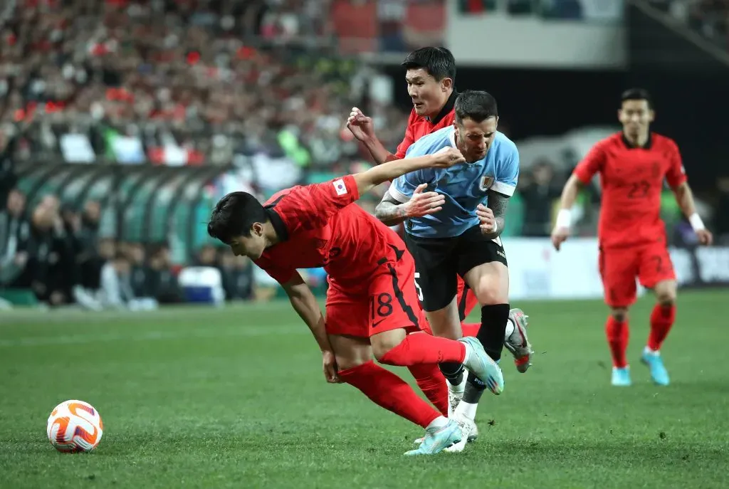 Kang-In Lee en acción durante un amistoso de Corea del Sur vs. Uruguay. Tiene 12 partidos jugados por el cuadro surcoreano. (Chung Sung-Jun/Getty Images)