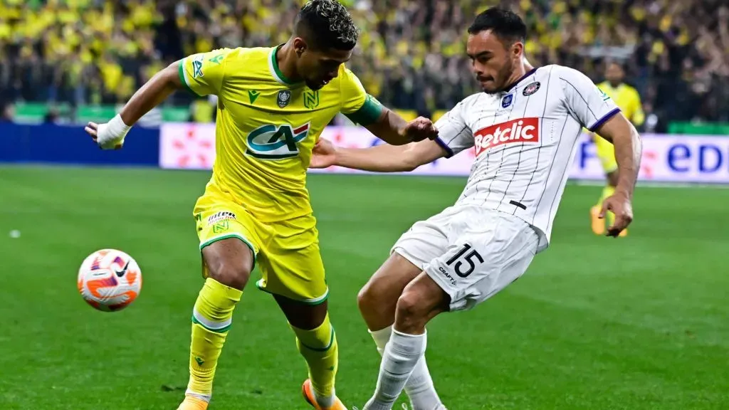 Gabriel Suazo sufre con el cambio de técnico en el Toulouse. Foto: IMAGO.
