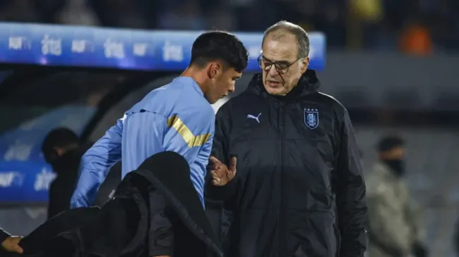 Bielsa debutó con una goleada en Uruguay y Berizzo toma nota con la selección chilena para el estreno en eliminatorias. Foto: Getty Images