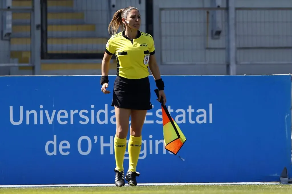 Loreto Toloza, la otra jueza de línea que acusó a Julio Bascuñán y Leslie Vásquez de acomodar sus programaciones en el fútbol por una relación amorosa. (Andrés Piña/Photosport).
