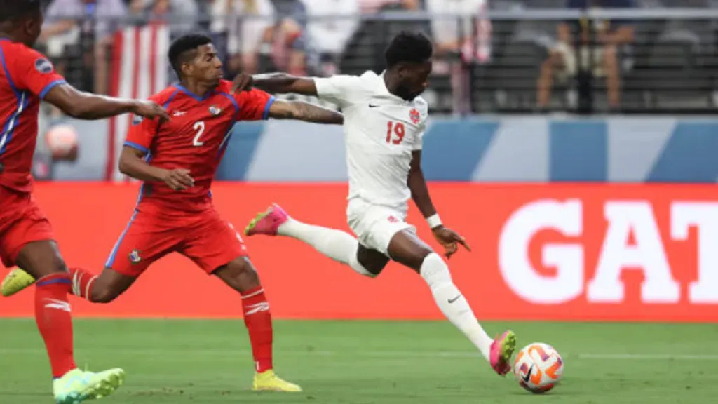 Alphonso Davies antes de marcar el 2-0 de Canadá ante Panamá en la semifinal de la Concacaf Nations League. (Getty Images).