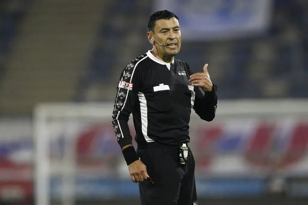 Roberto Tobar fue apuntado por Cindy Nahuelcoy y Loreto Toloza. | Foto: Photosport
