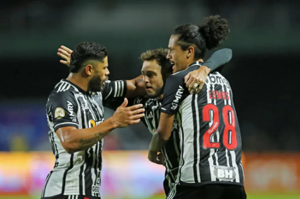 Mauricio Lemos “28” celebra un gol de Atlético Mineiro. (Getty Images).