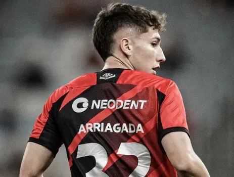 Luciano Arriagada tuvo su estreno en el Brasileirao en el triunfo del Paranaense. Foto: Instagram