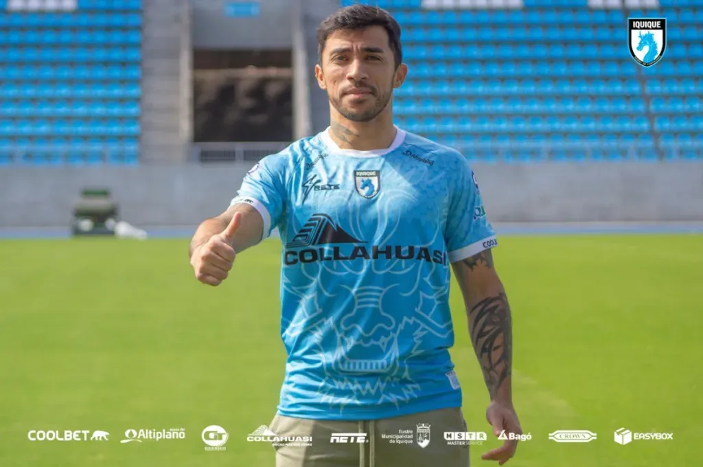 Edson Puch en su presentación como jugador de Deportes Iquique. (Twitter: @ClubDIquique).