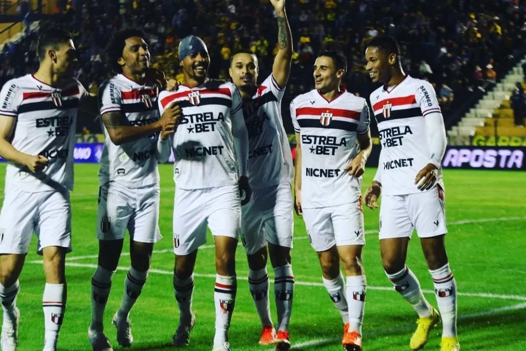 Guilherme Madruga anotó un golazo de chilena desde fuera del área y se postula al Puskás. Foto: Comunicaciones Botafogo SP.