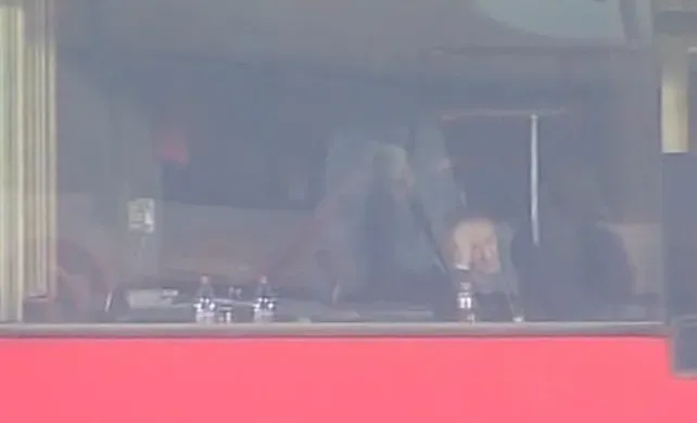 Así se vio a Ariel Holan en la transmisión de TNT Sports. (Captura).