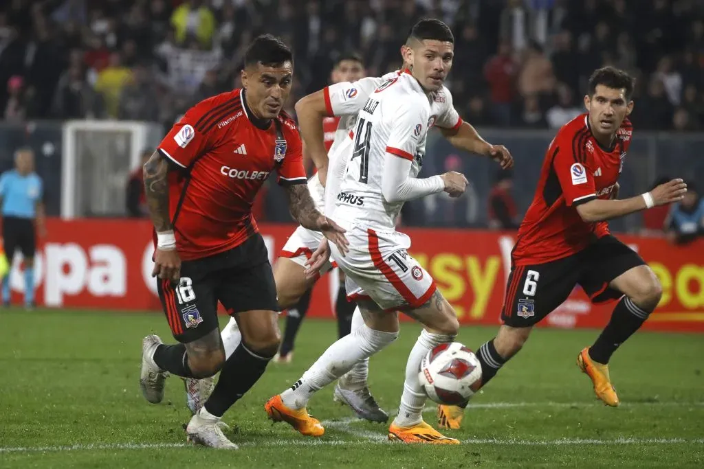 Darío Lezcano en acción durante la goleada de Colo Colo a Unión La Calera. (Jonnathan Oyarzún/Photosport).