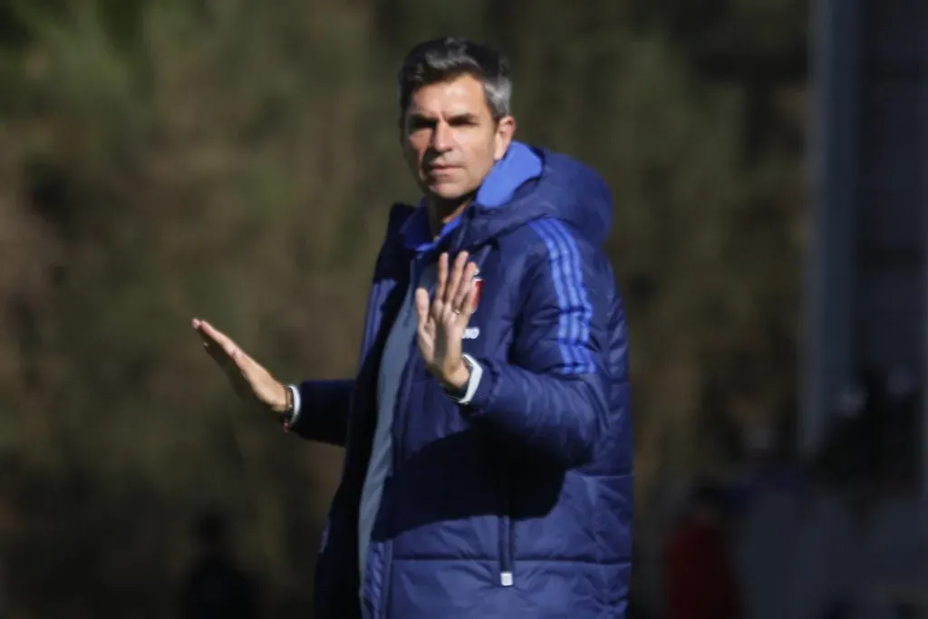 Mauricio Pellegrino en el duelo que Universidad de Chile le ganó a Huachipato en el estadio CAP. (Eduardo Fortes/Photosport).