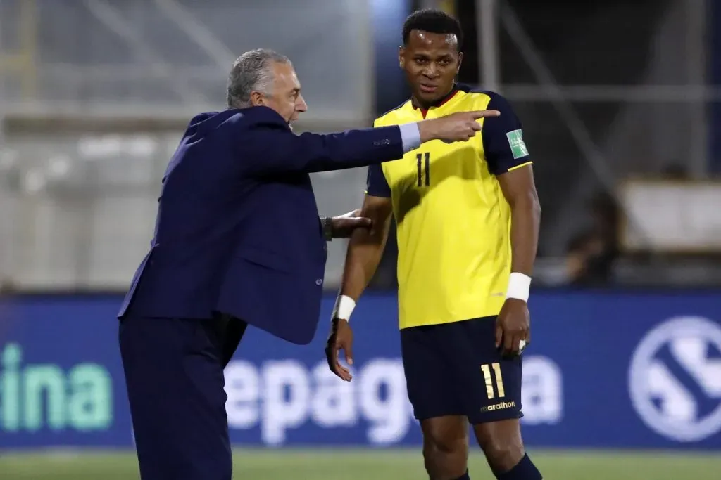 Gustavo Alfaro en el partido que Ecuador le ganó a la Roja en las Clasificatorias rumbo a Qatar 2022. (Andrés Piña/Photosport).