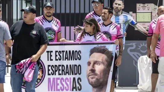 Hinchas de Inter Miami esperaron la llegada de Lionel Messi (Twitter)