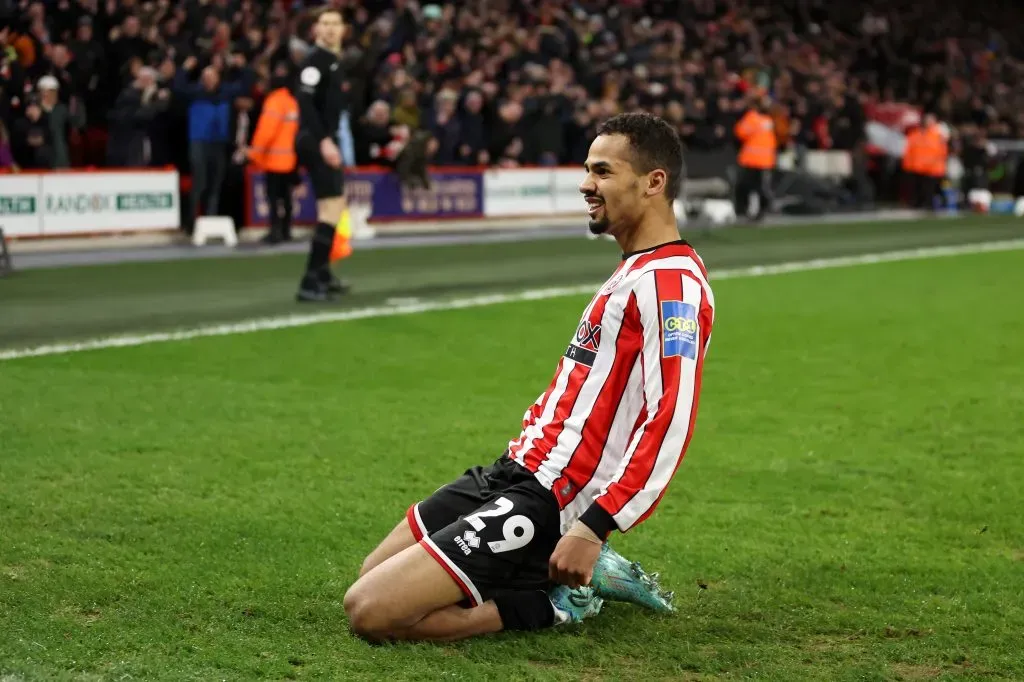 Ilman Ndiaye celebra uno de los 14 goles que convirtió en la Championship de Inglaterra. (Catherine Ivill/Getty Images).