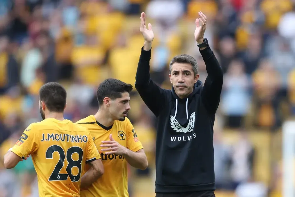 Bruno Lage aplaude tras un duelo del Wolverhampton Wanderers, donde estuvo desde junio de 2021 hasta octubre de 2022. También dirigió al Benfica de Portugal.  (Richard Heathcote/Getty Images).