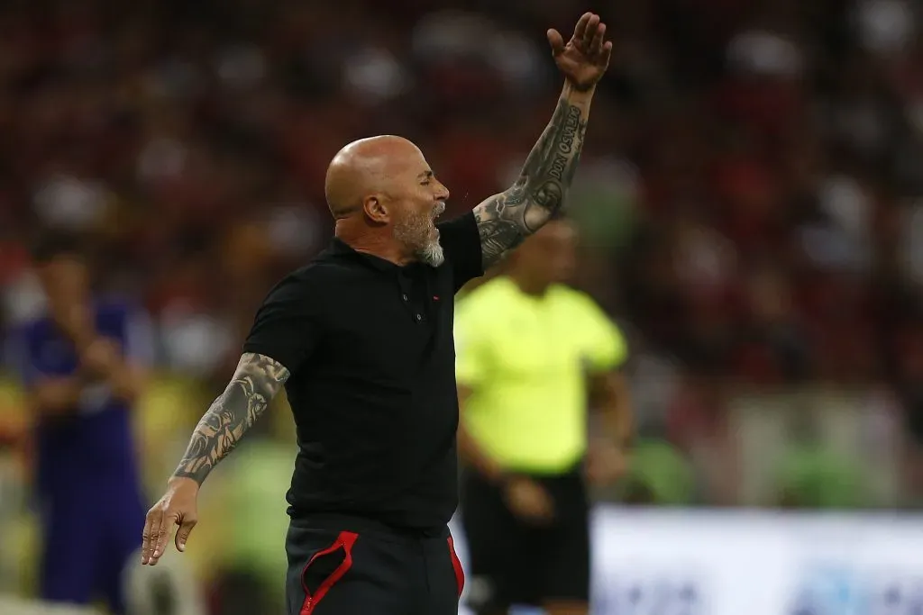 Jorge Sampaoli da efusivas declaraciones en un partido de Flamengo. (Wagner Meier/Getty Images).