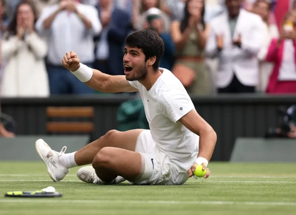 Carlitos Alcaraz venció a Djokovic y se coronó campeón de Wimbledon. | Foto: Getty