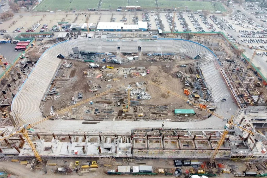 Universidad Católica está en medio de un ambicioso proyecto de remodelación de San Carlos de Apoquindo. | Foto: Photosport.