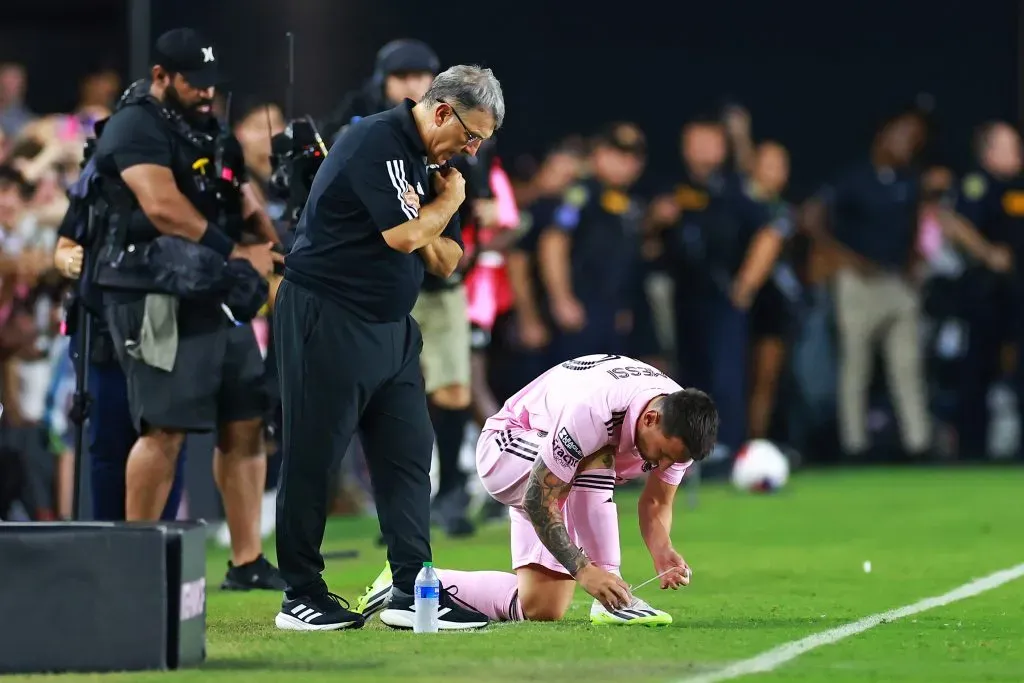 Gerardo Martino hizo debutar a Messi en el Inter Miami, pero todo parece apuntar que no podrá hacer lo mismo con Luis Suárez. | Foto: Getty