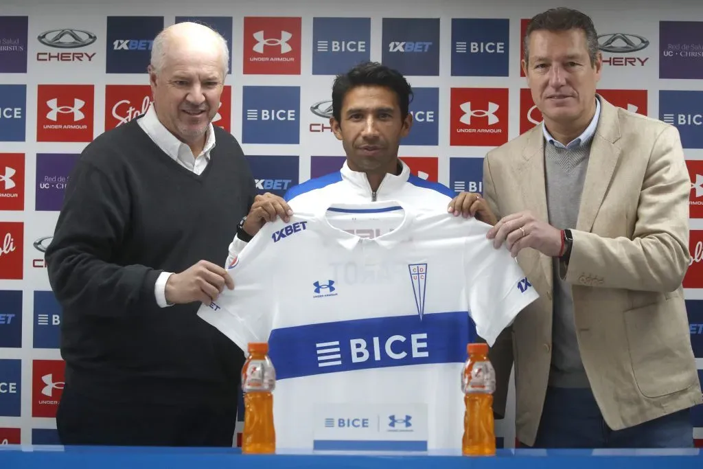 Juan Tagle y José María Buljubasich en la presentación de Nicolás Núñez como DT de la UC.  (Jonnathan Oyarzun/Photosport).