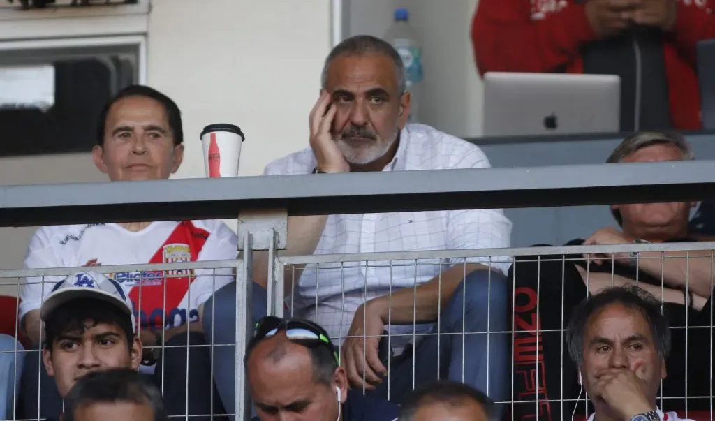 Pablo Milad, el presidente de la ANFP, presencia el duelo entre Curicó Unido y Ñublense. (José Robles/Photosport).