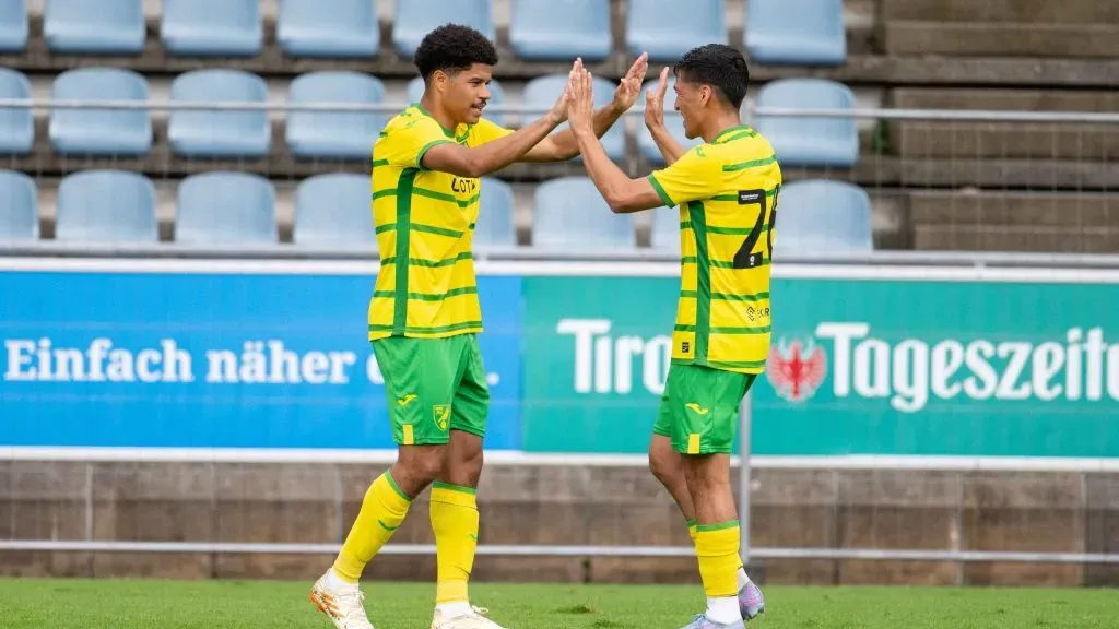 Marcelino Núñez además de goles está aportando con clases de español en el Norwich. Foto: Comunicaciones Norwich.