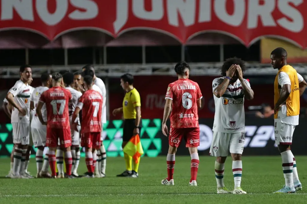 Marcelo sale llorando tras la expulsión: le provocó sin querer una gravísima lesión a Luciano Sánchez. (Daniel Jayo/Getty Images).