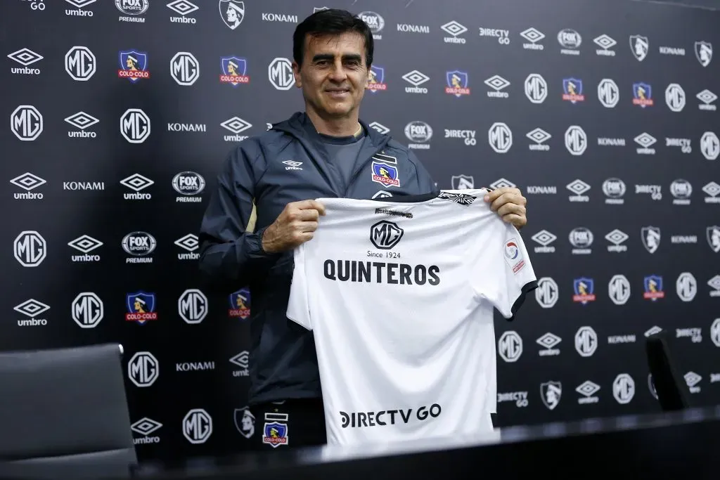 Desde su arribo a Colo Colo, Gustavo Quinteros ha sido clave para el equipo pelee títulos. Sin embargo, los fracasos internacionales ponen en duda su continuidad. Foto: Comunicaciones Colo Colo.