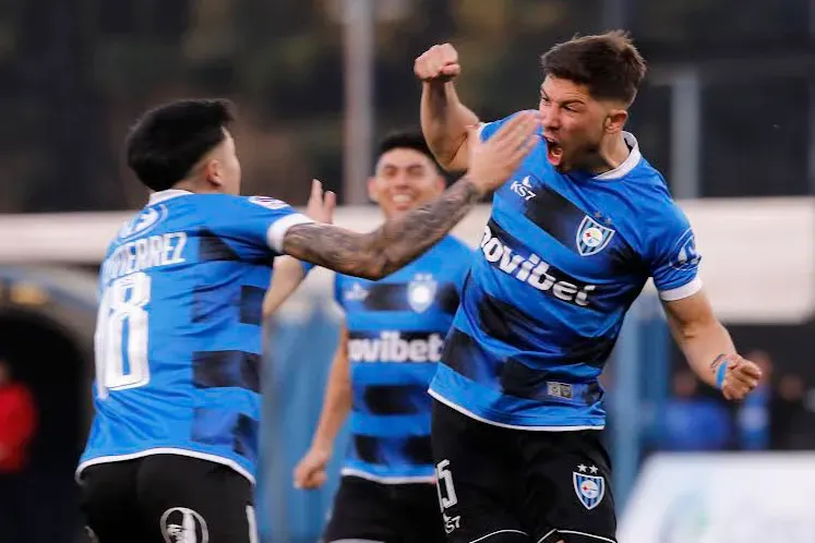 Felipe Loyola grita ante O’Higgins su primer gol en la máxima categoría del fútbol chileno. (Marco Vásquez/Photosport).