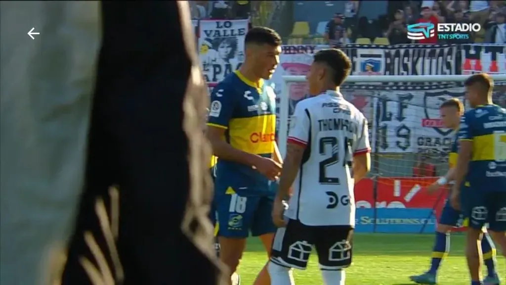 Leonardo Sequeira, otro jugador de Everton que encaró a Jordhy Thompson tras la victoria de Colo Colo. (Captura TNT Sports).