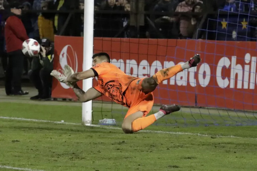 Yerko Urra fue clave en la victoria por penales que Deportes Temuco logró ante Huachipato por la Copa Chile.  (Eduardo Fortes/Photosport).