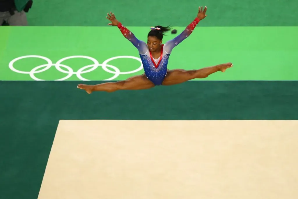 Simone Biles brilló en los Juegos Olímpicos de Río 2016. | Foto: Getty