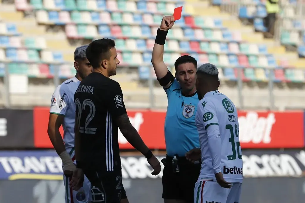 Matías Zaldivia recibió la expulsión directa ante Audax Italiano en La Florida. (Felipe Zanca/Photosport).